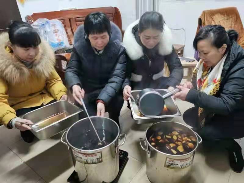 为师生免费提供姜茶 (1)