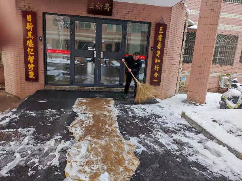 公寓铲雪 (1)